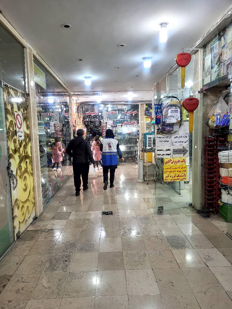 برگذاری گشت مشترک کارشناسان بهداشت محیط مرکز بهداشت شمال غرب یک در معیت کارشناس محترم اصناف و  نظارت بر اماکن عمومی و عدم وجود دستگاه خودکار فروش محصولات دخانی در پاساژهای تجاری 